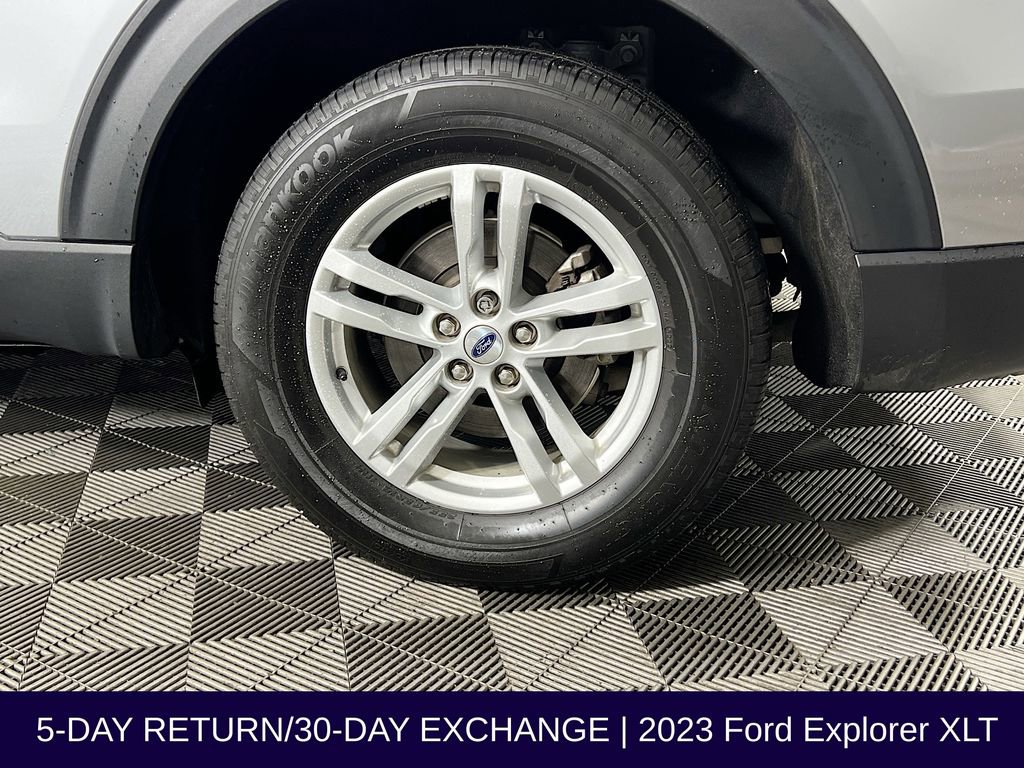 Used 2023 Ford Explorer XLT image 36