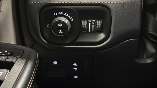 Used 2025 RAM 1500 Tungsten AWD/4WD image 32
