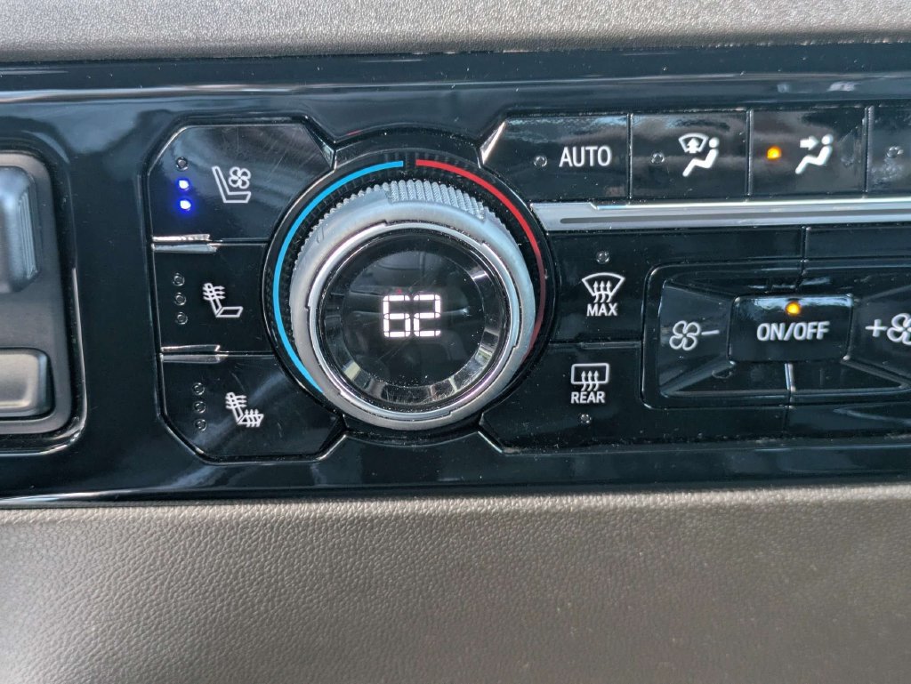 Used 2025 Chevrolet Silverado 1500 LTZ AWD/4WD image 23