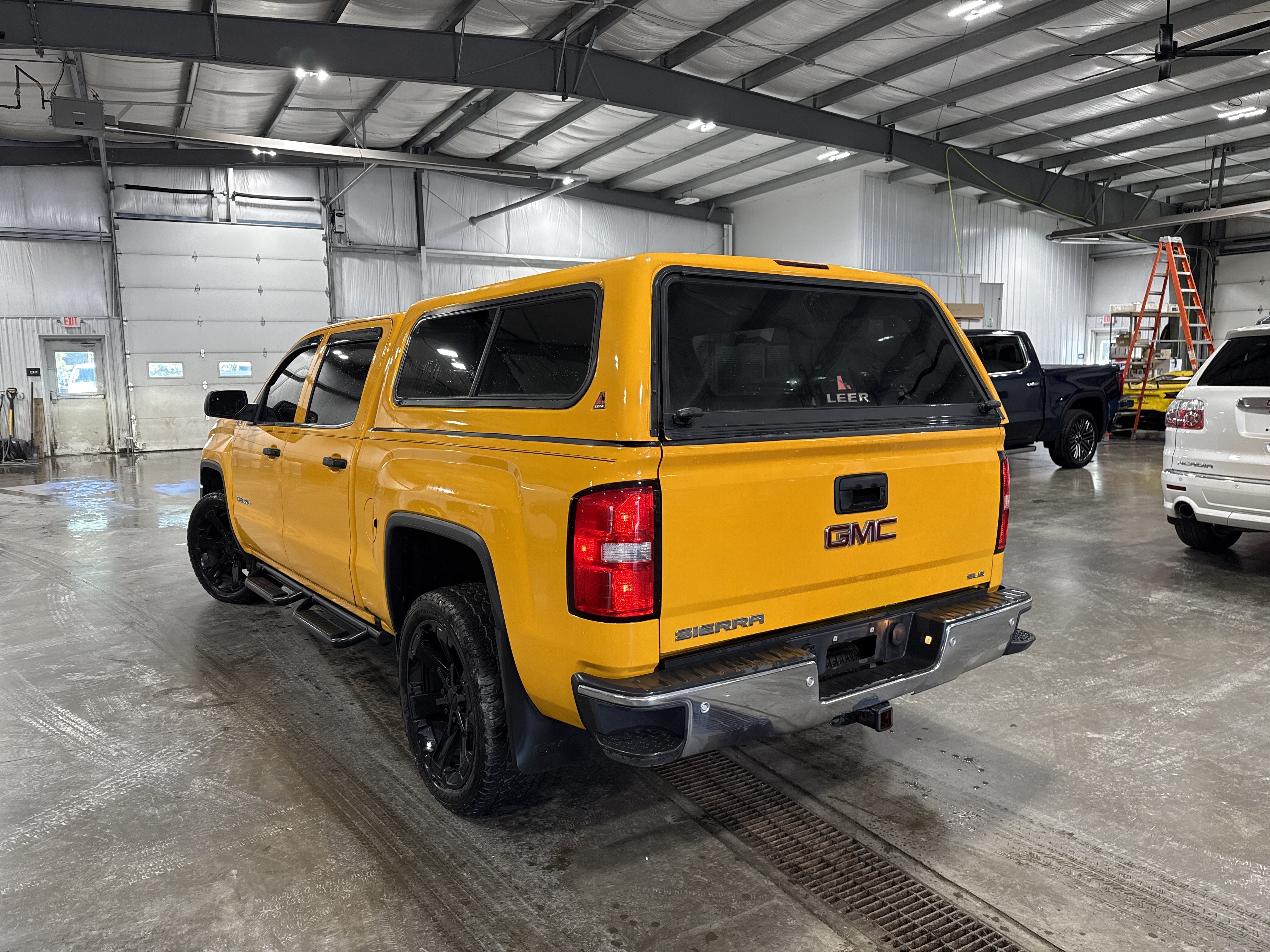Used 2018 GMC Sierra 1500 SLE w/ SLE Value Package AWD/4WD image 4
