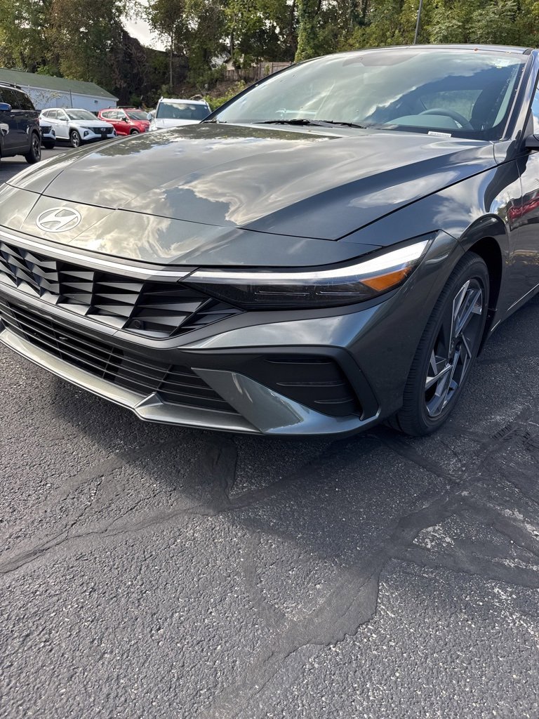 New 2025 Hyundai Elantra SEL image 9