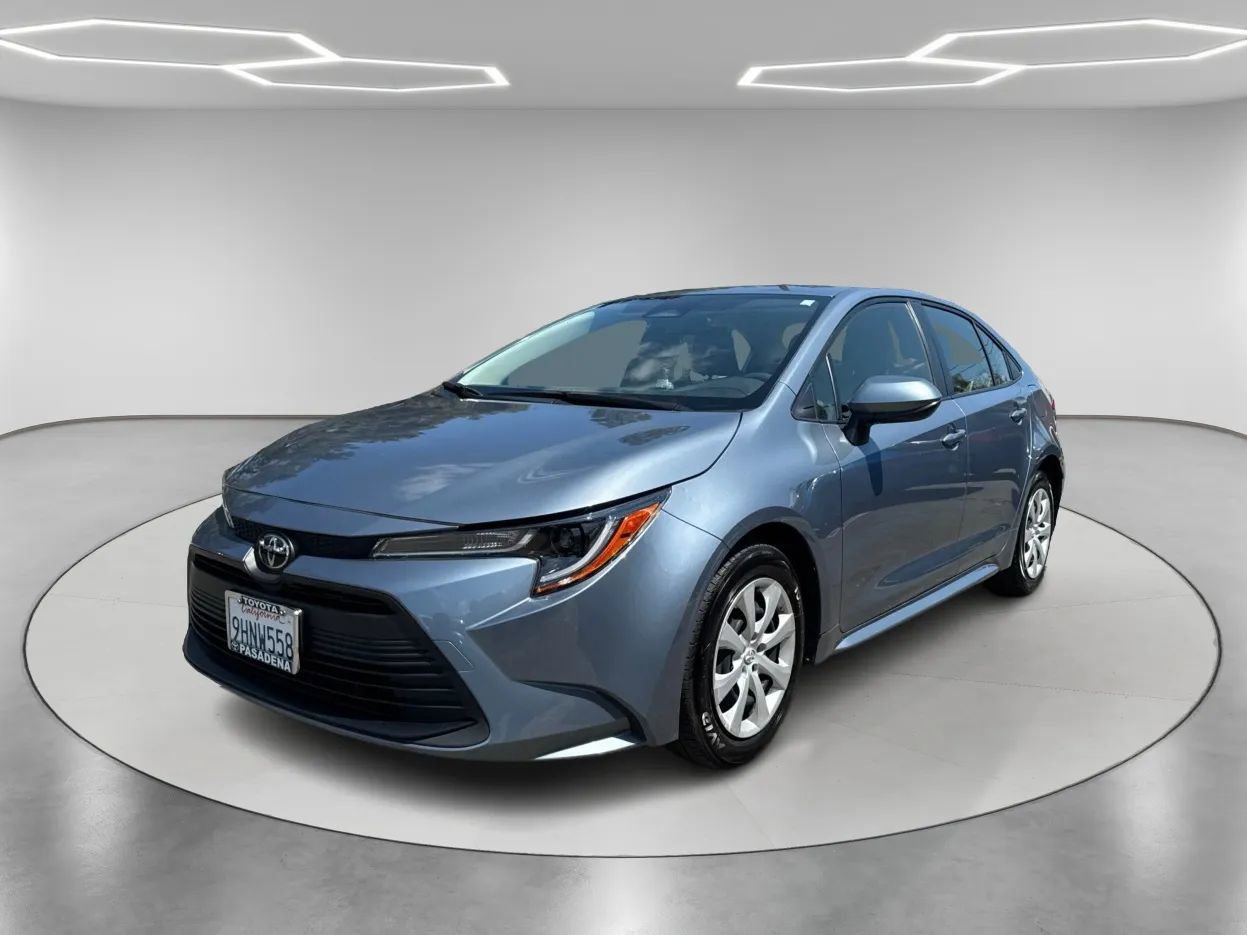 Used 2023 Toyota Corolla LE image 1