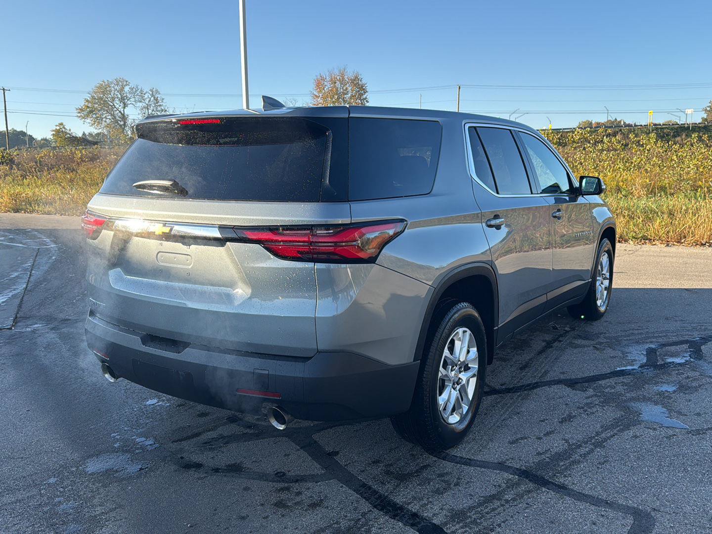 Used 2023 Chevrolet Traverse LS w/ Safety Package FWD image 6