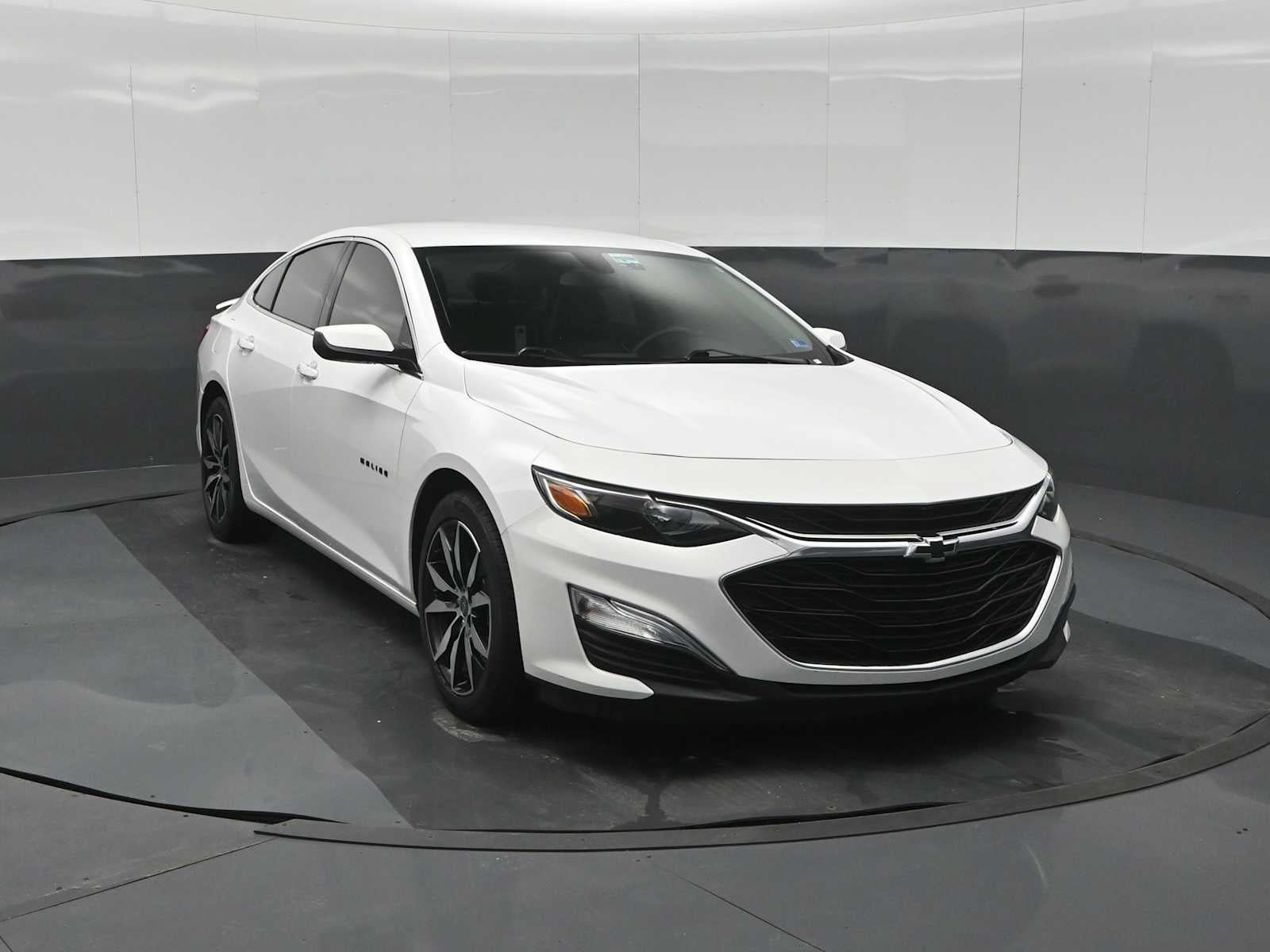 Used 2021 Chevrolet Malibu RS FWD image 2