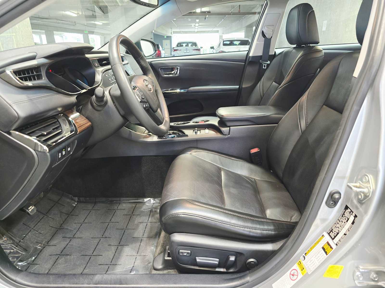 Used 2015 Toyota Avalon Limited FWD image 23
