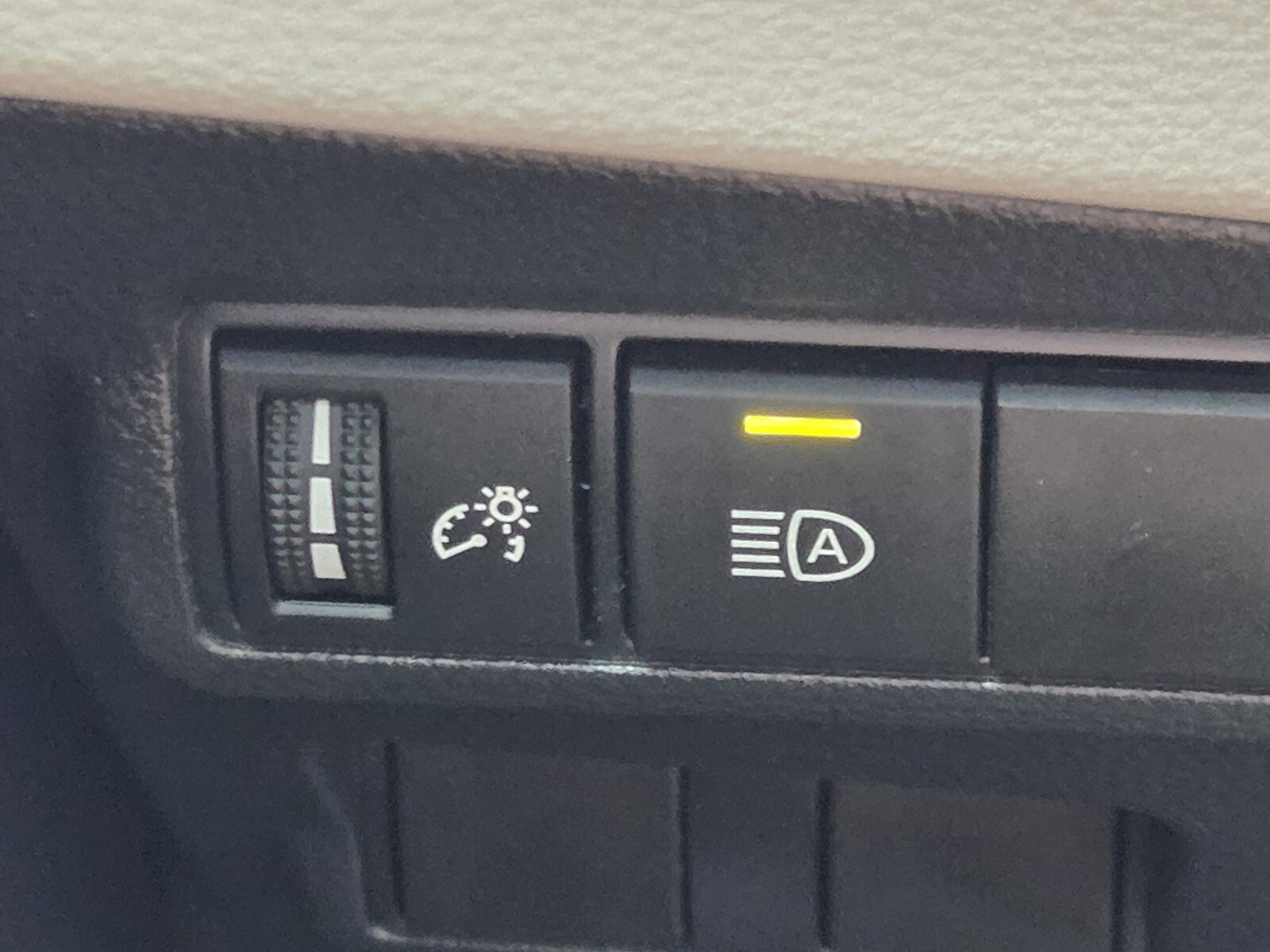 Certified 2025 Toyota Corolla Cross LE FWD image 22