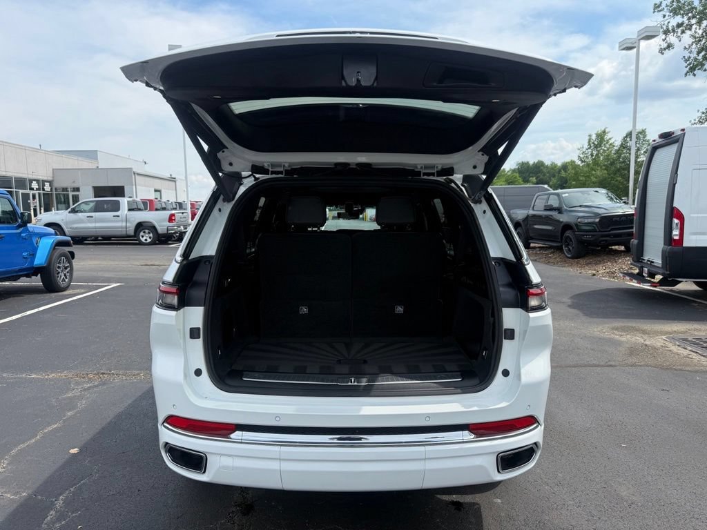 Used 2021 Jeep Grand Cherokee L Overland w/ Advanced Protech Group III AWD/4WD image 44