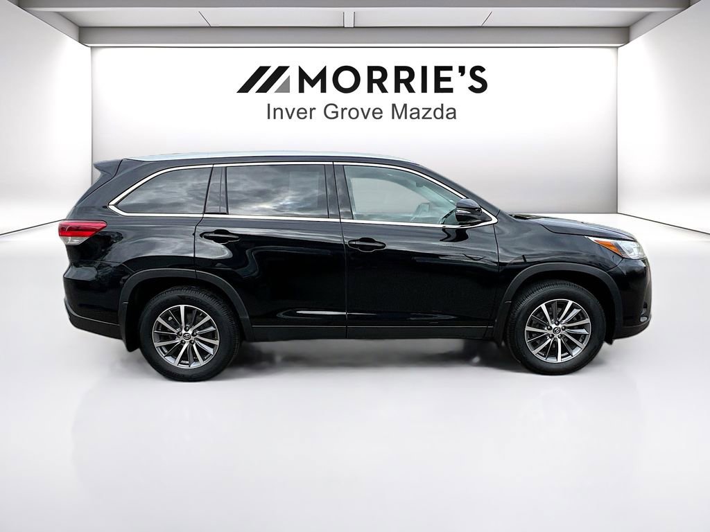 Used 2019 Toyota Highlander XLE AWD/4WD image 4