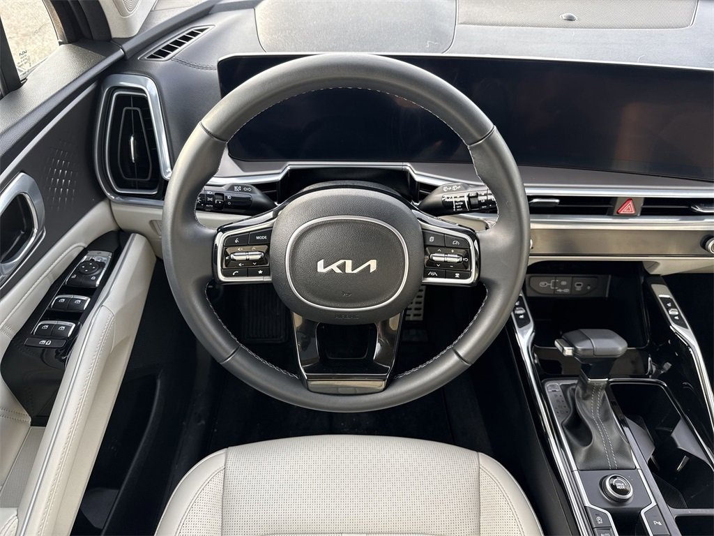 Used 2025 Kia Sorento SX image 11