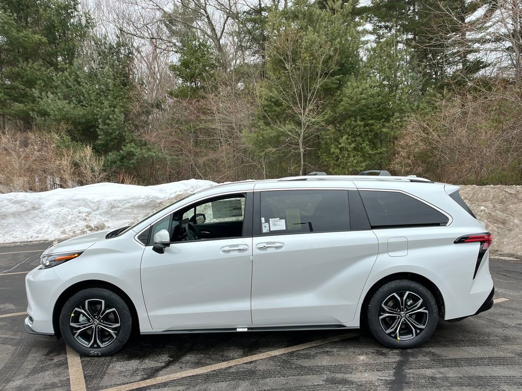 New 2026 Toyota Sienna Platinum image 2