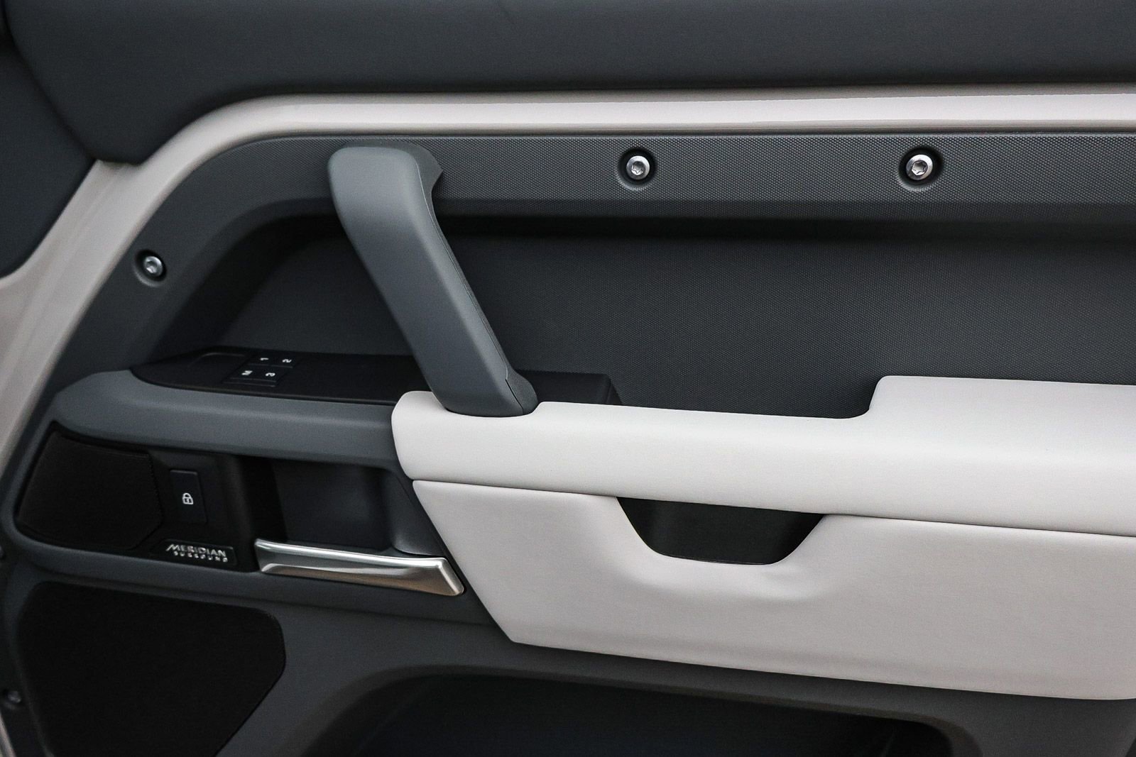 New 2026 Land Rover Defender 110 X-Dynamic SE image 19