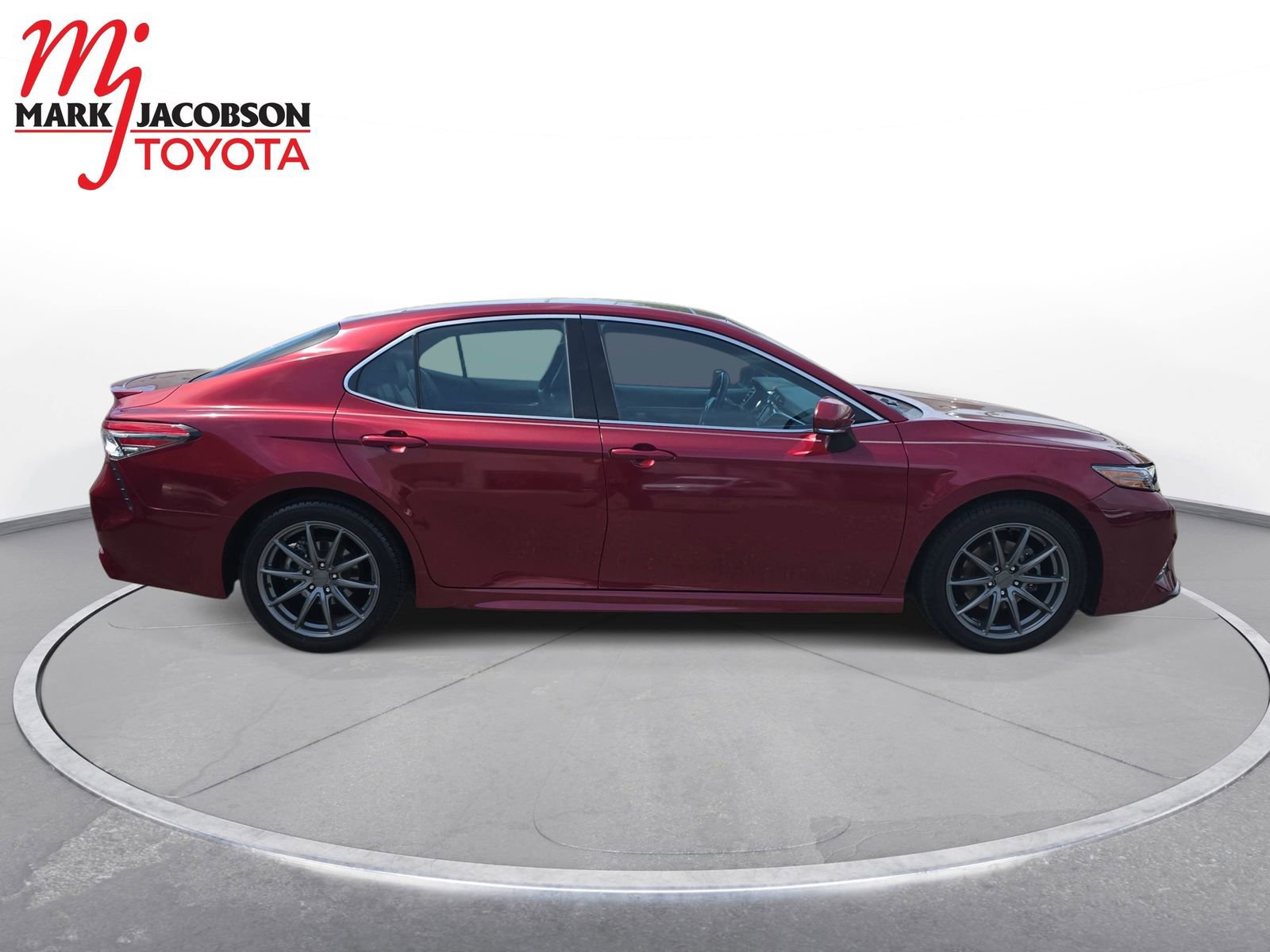 Used 2018 Toyota Camry XSE image 6