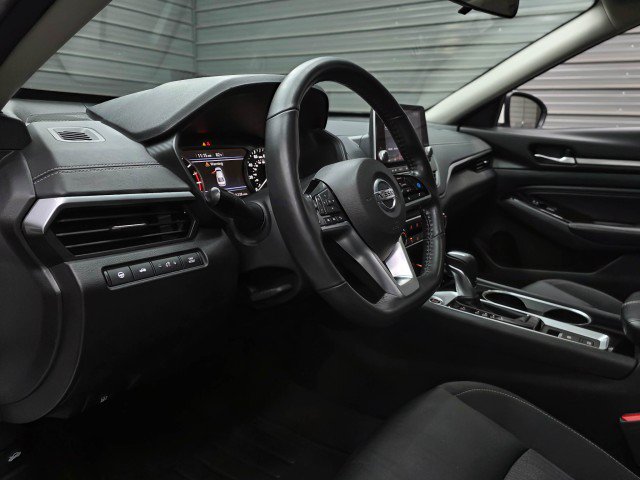 Used 2022 Nissan Altima 2.5 SV w/ SV Premium Package FWD image 10