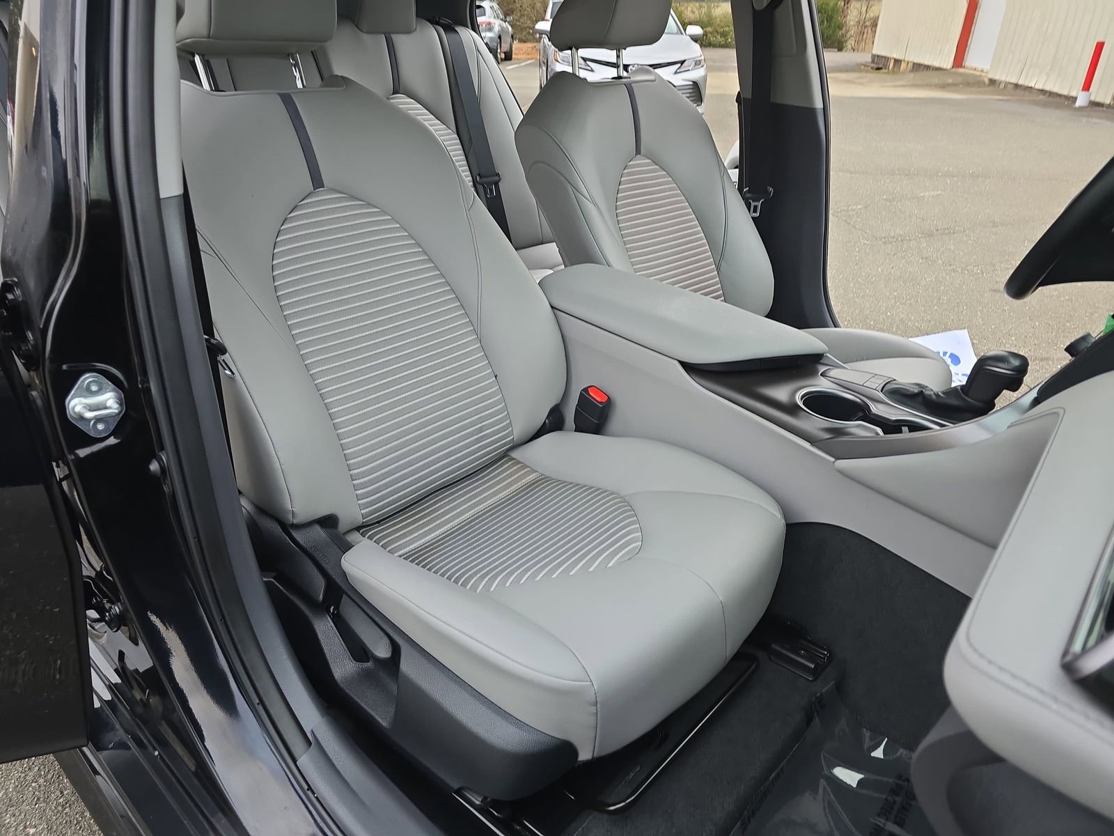 Used 2023 Toyota Camry SE image 16