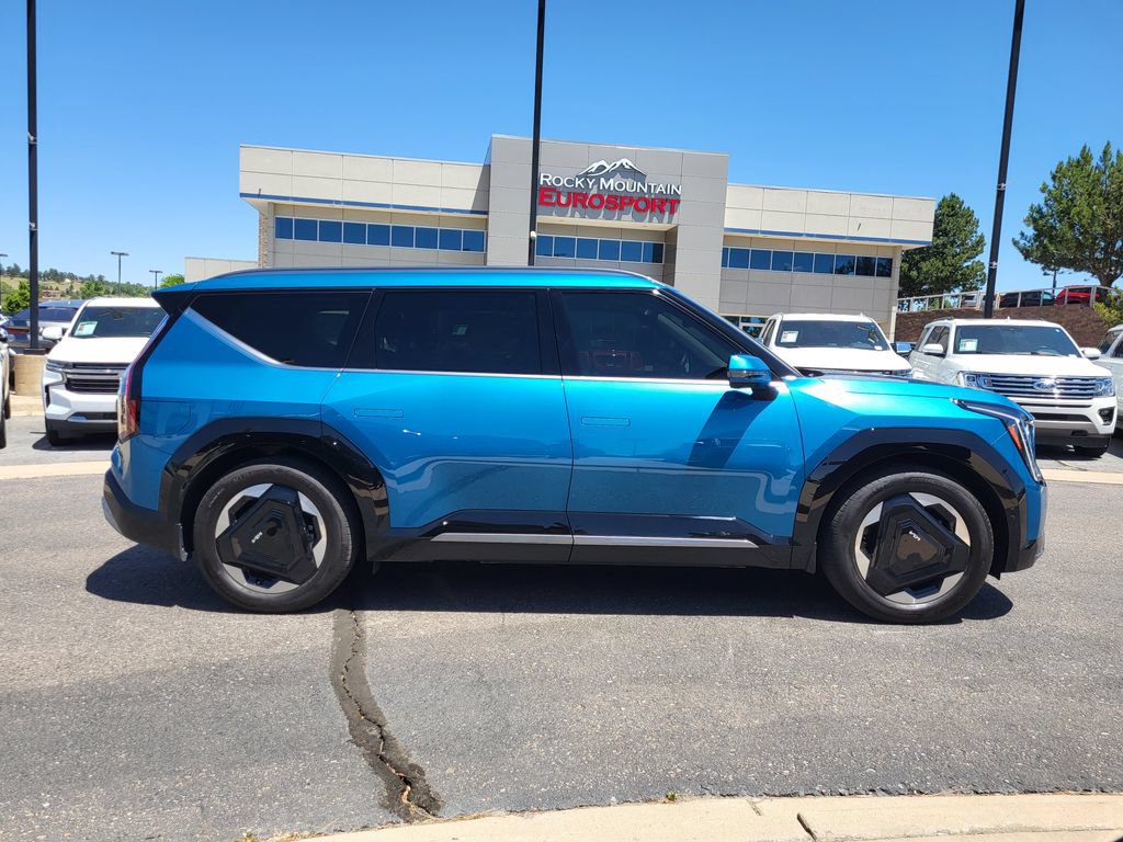 Used 2024 Kia EV9 Land AWD/4WD image 3
