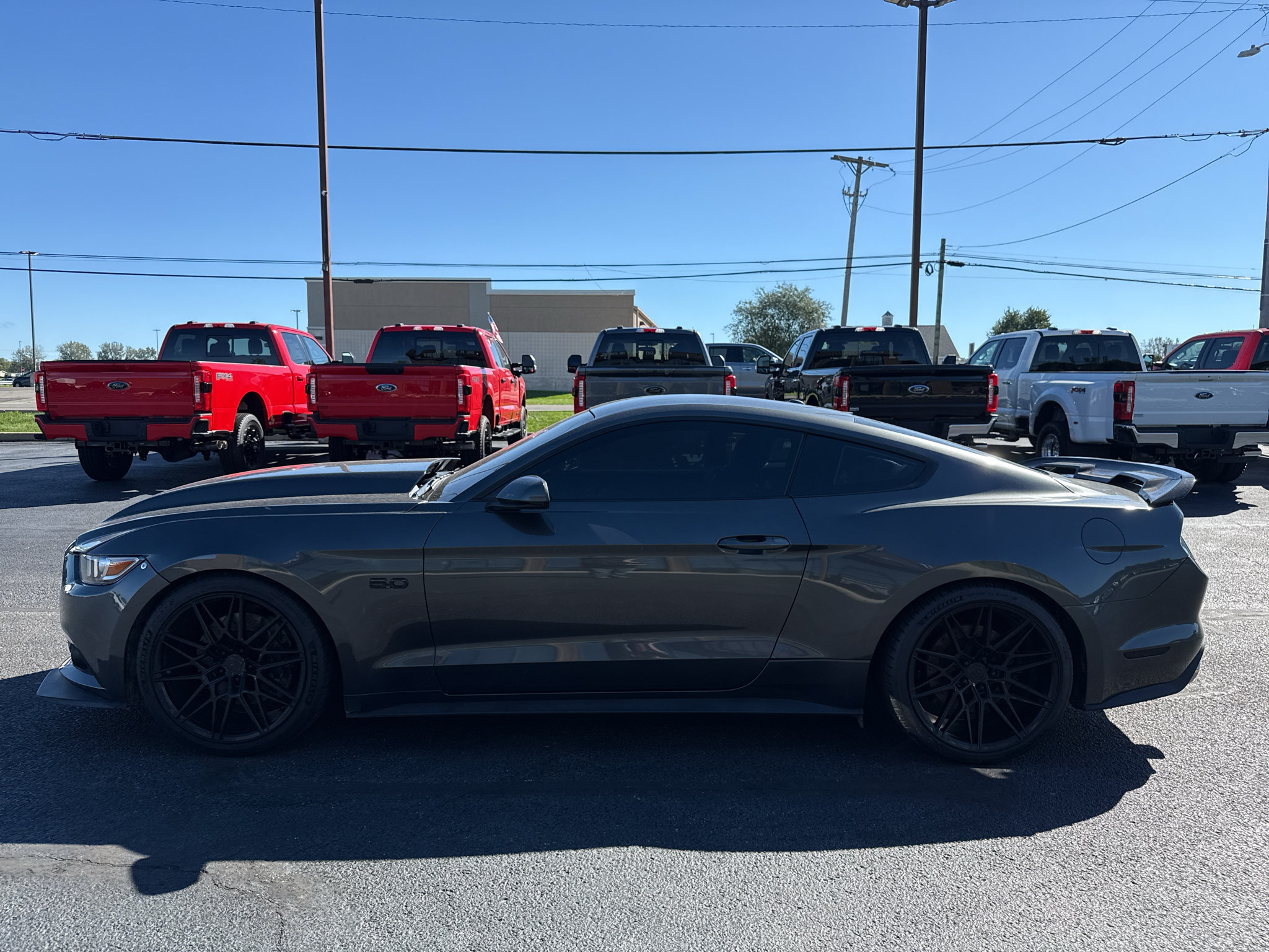 Used 2017 Ford Mustang GT Premium w/ Black Accent Package RWD image 5