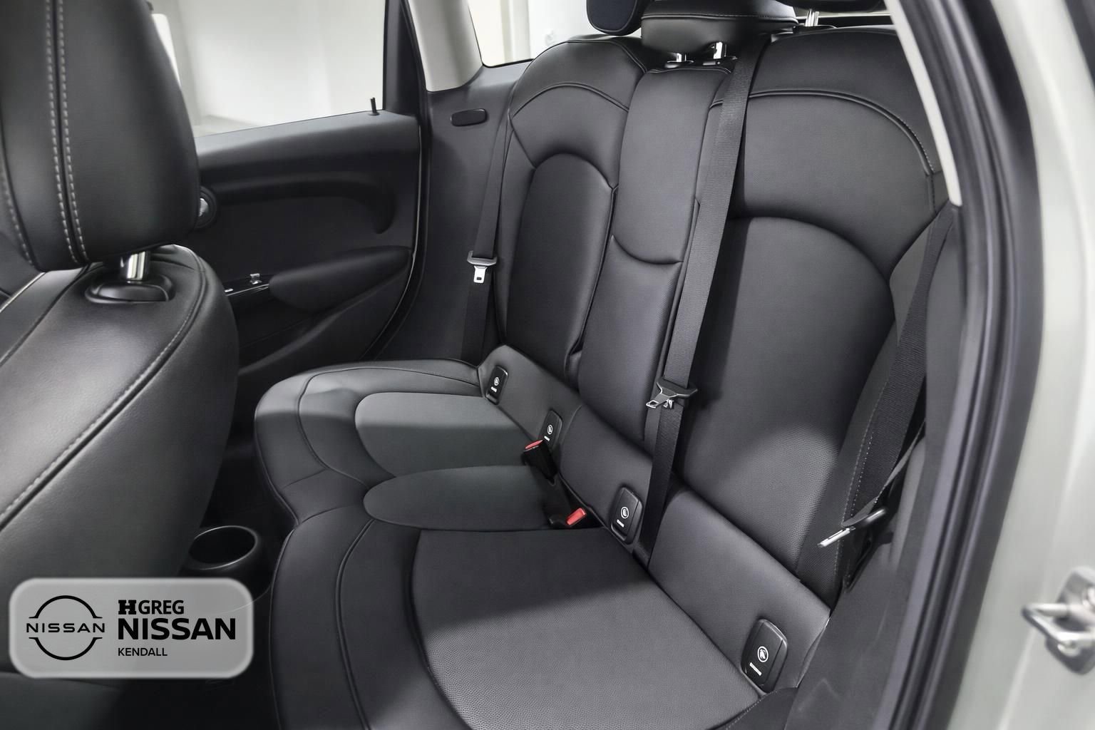 Used 2017 MINI Cooper 4-Door Hardtop image 11