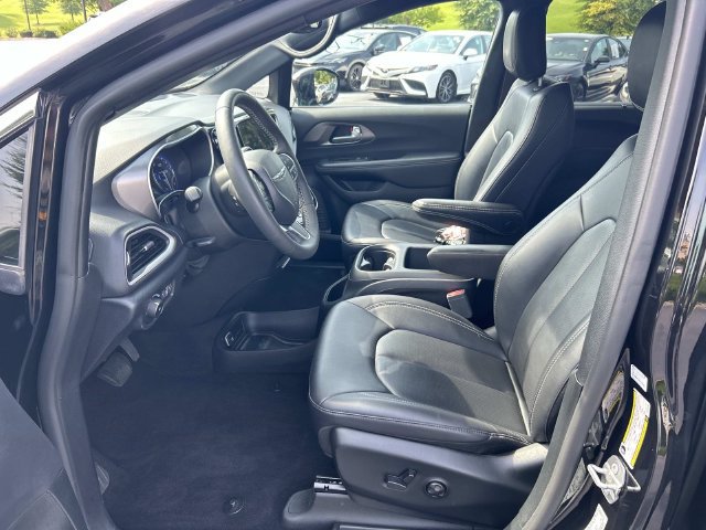 Used 2025 Chrysler Pacifica Select FWD image 22