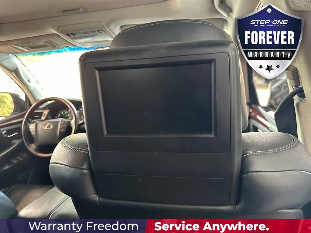 Used 2013 Lexus LX 570 4WD w/ Luxury Pkg w/Pre-crash image 39