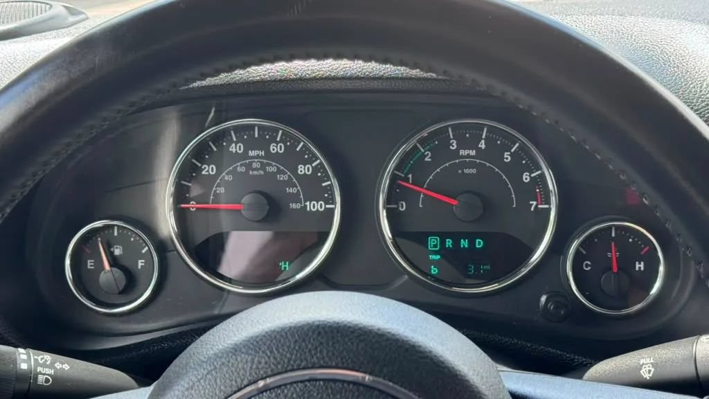 Used 2015 Jeep Wrangler Unlimited Sport w/ Connectivity Group AWD/4WD image 17