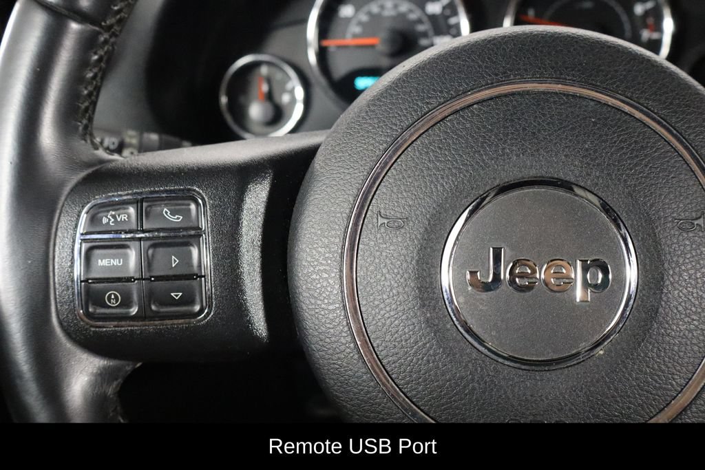 Used 2017 Jeep Wrangler Unlimited Rubicon w/ Connectivity Group AWD/4WD image 8