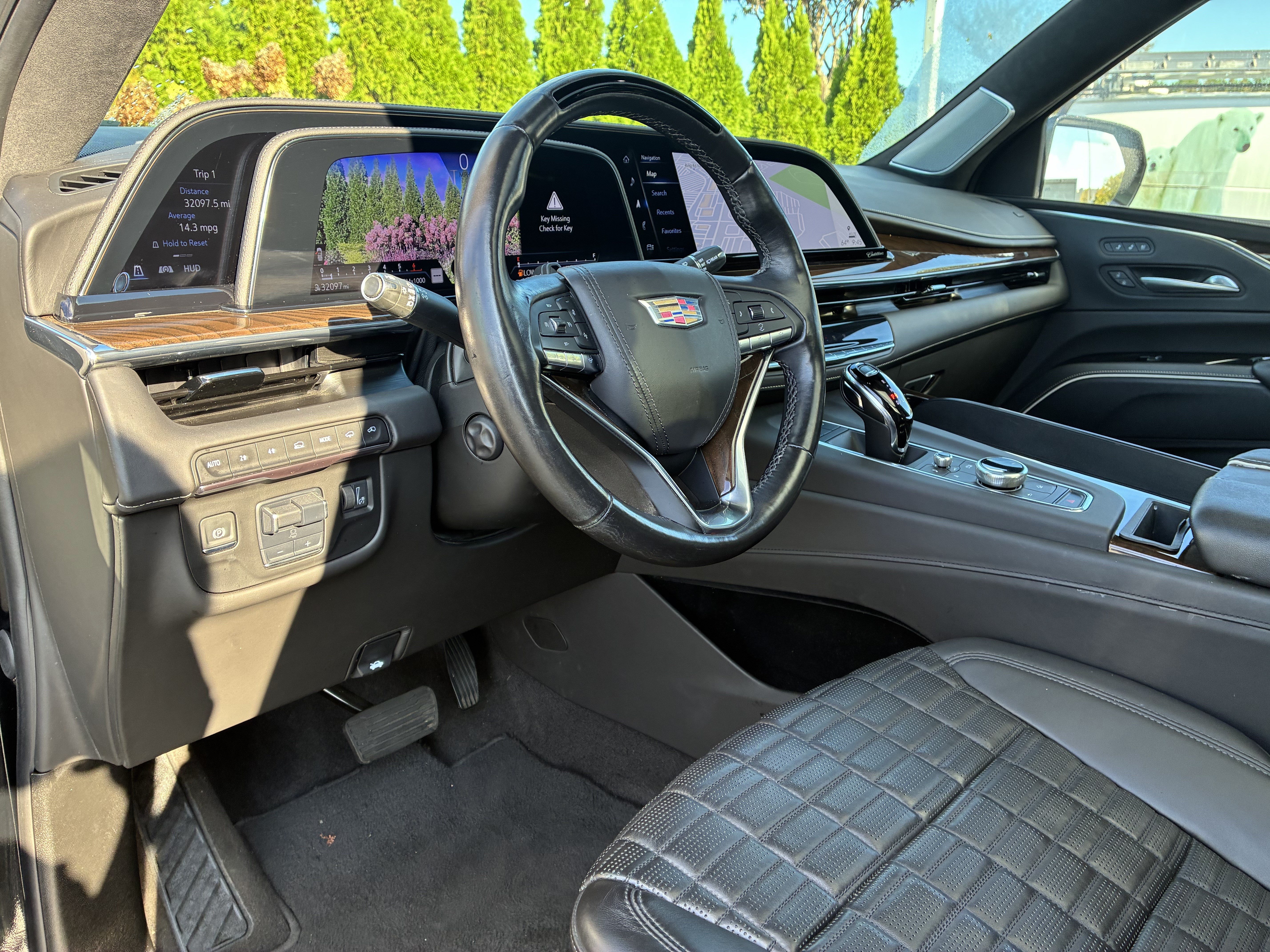 Used 2024 Cadillac Escalade Sport Platinum w/ LPO, ONYX Package AWD/4WD image 25