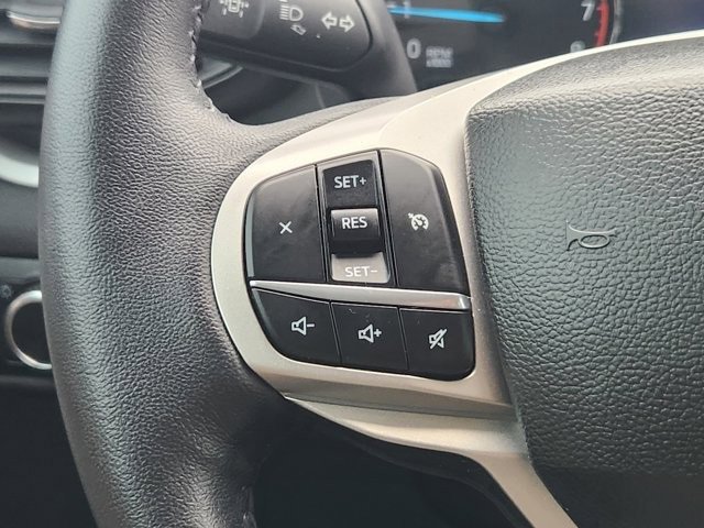 Used 2023 Ford Explorer XLT image 28