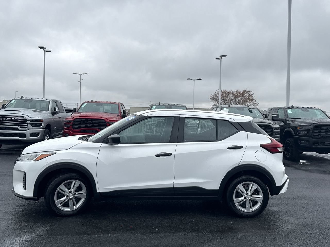 Used 2024 Nissan Kicks S image 6