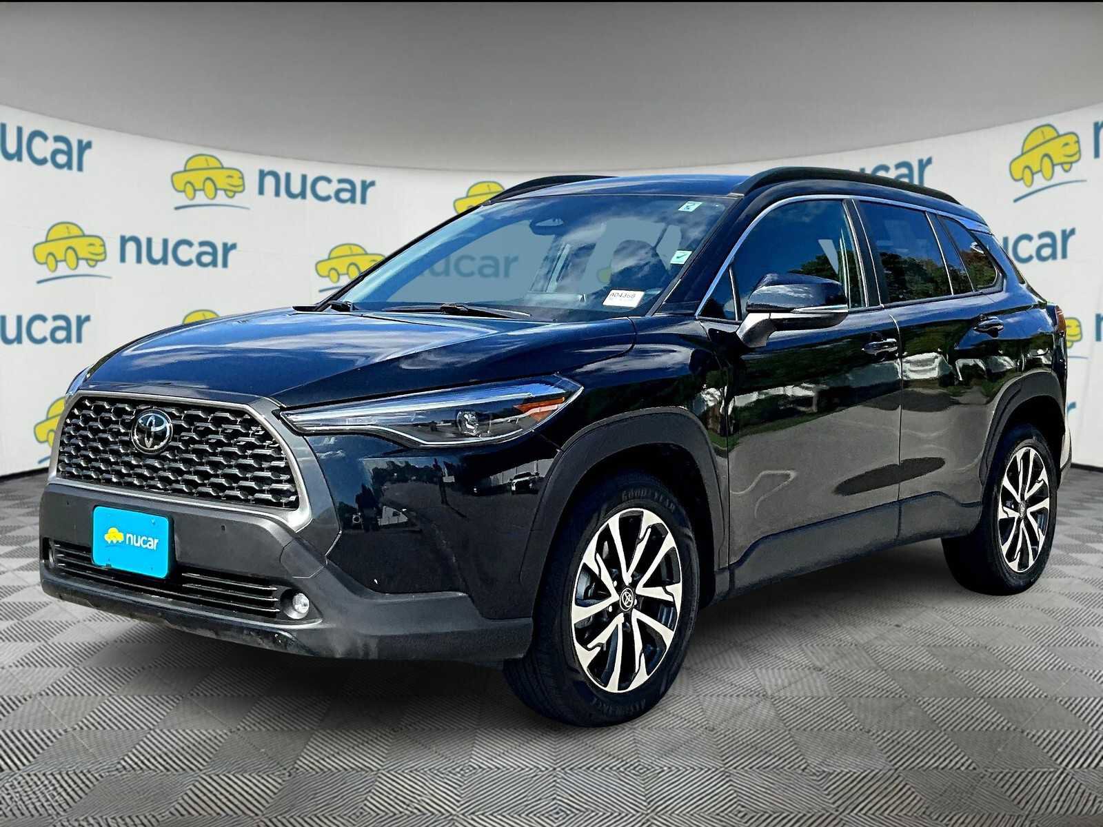 Used 2025 Toyota Corolla Cross XLE image 3