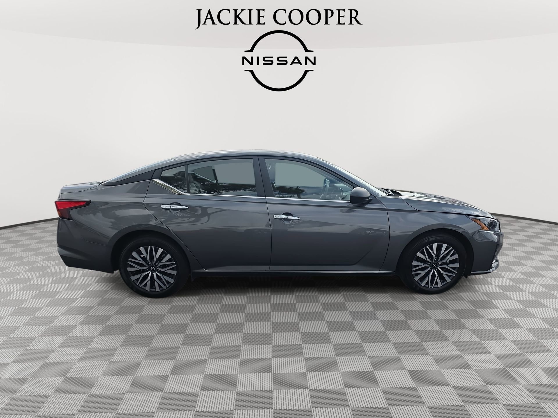 Used 2025 Nissan Altima 2.5 SV image 4