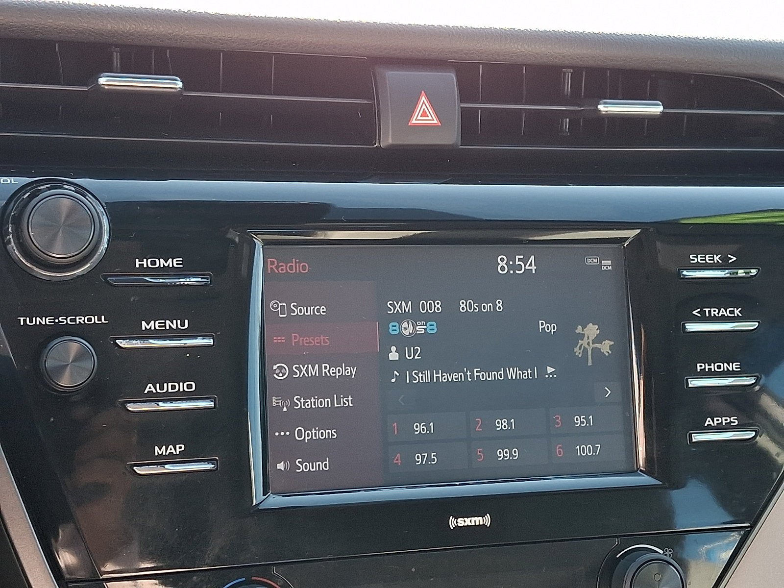 Used 2020 Toyota Camry SE w/ Blackout Package FWD image 18