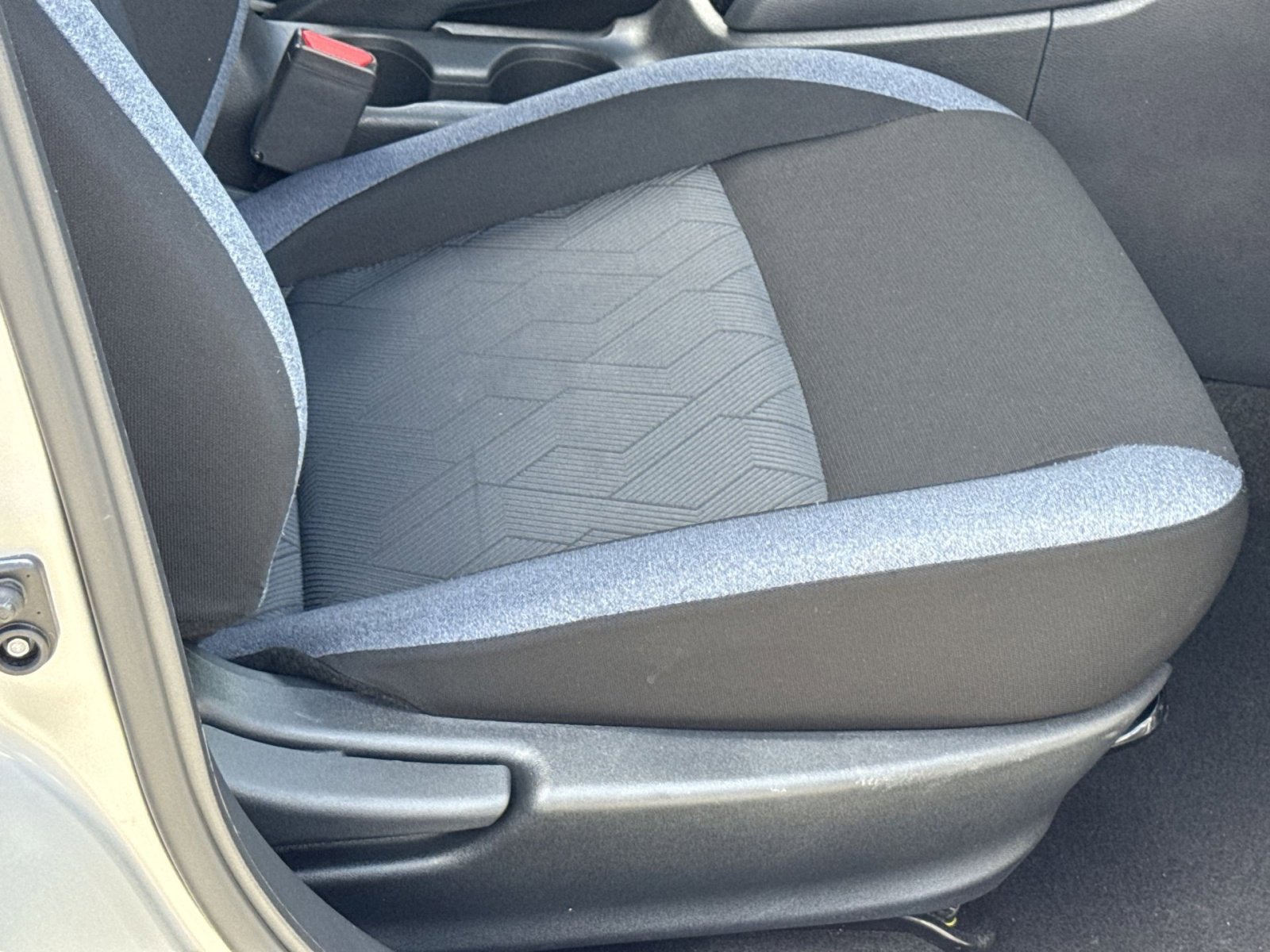 Used 2025 Nissan Versa SV FWD image 32