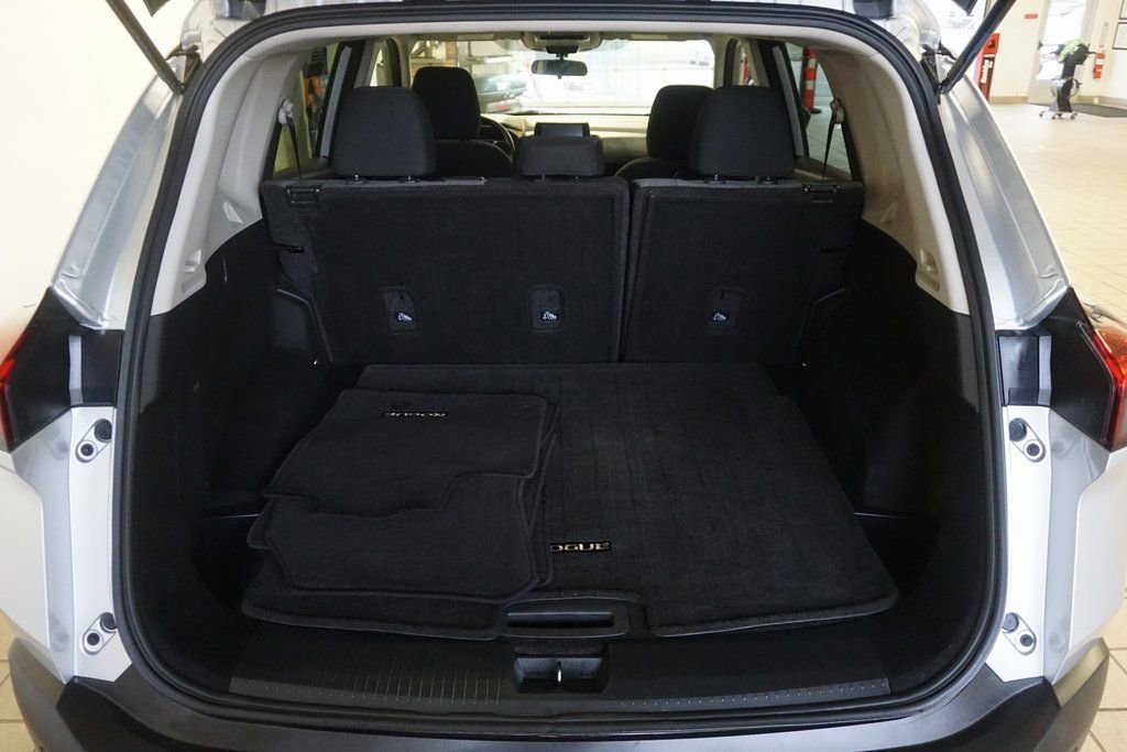 Used 2023 Nissan Rogue SV image 16