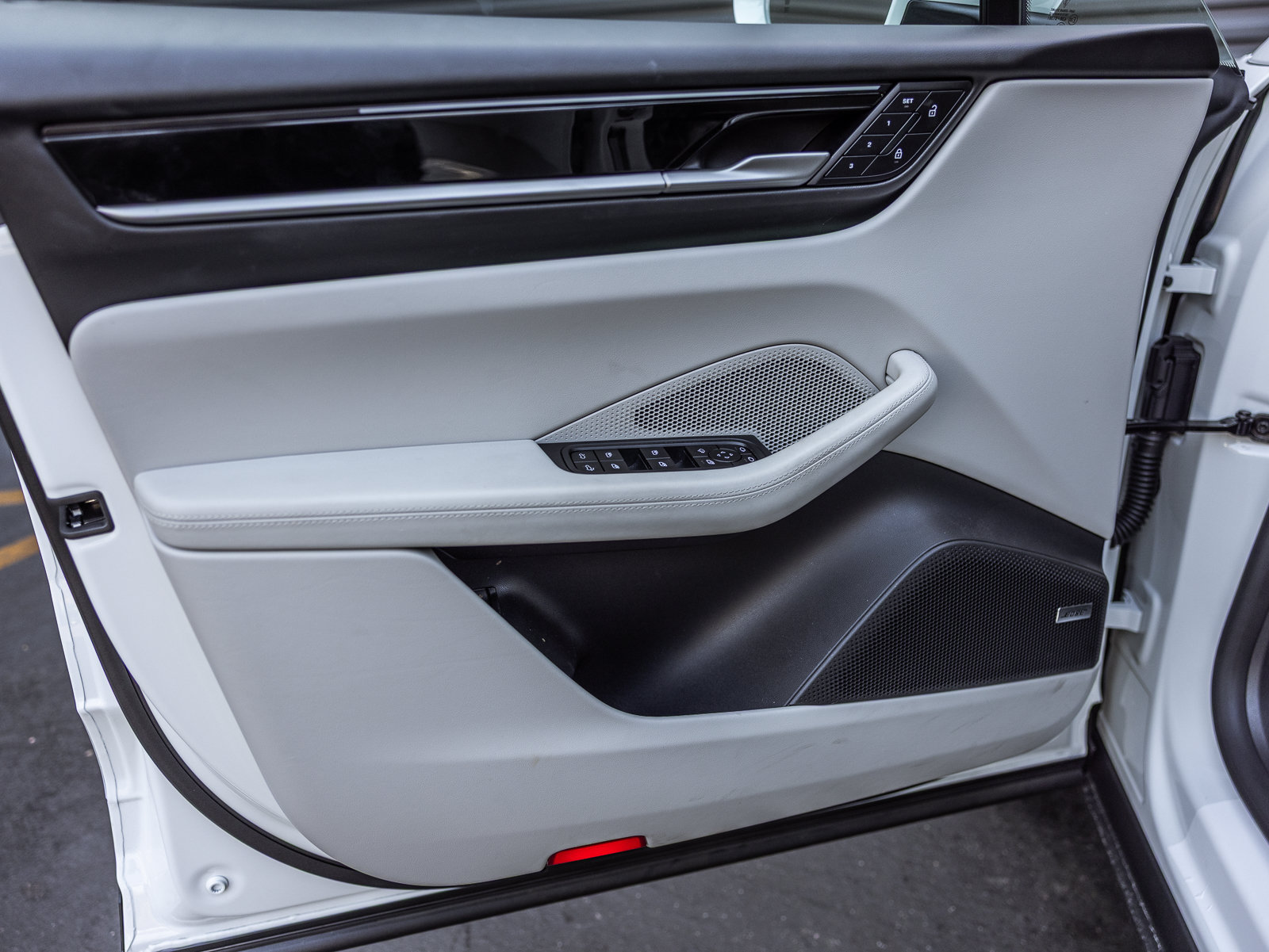 Certified 2026 Porsche Macan Electric RWD image 17