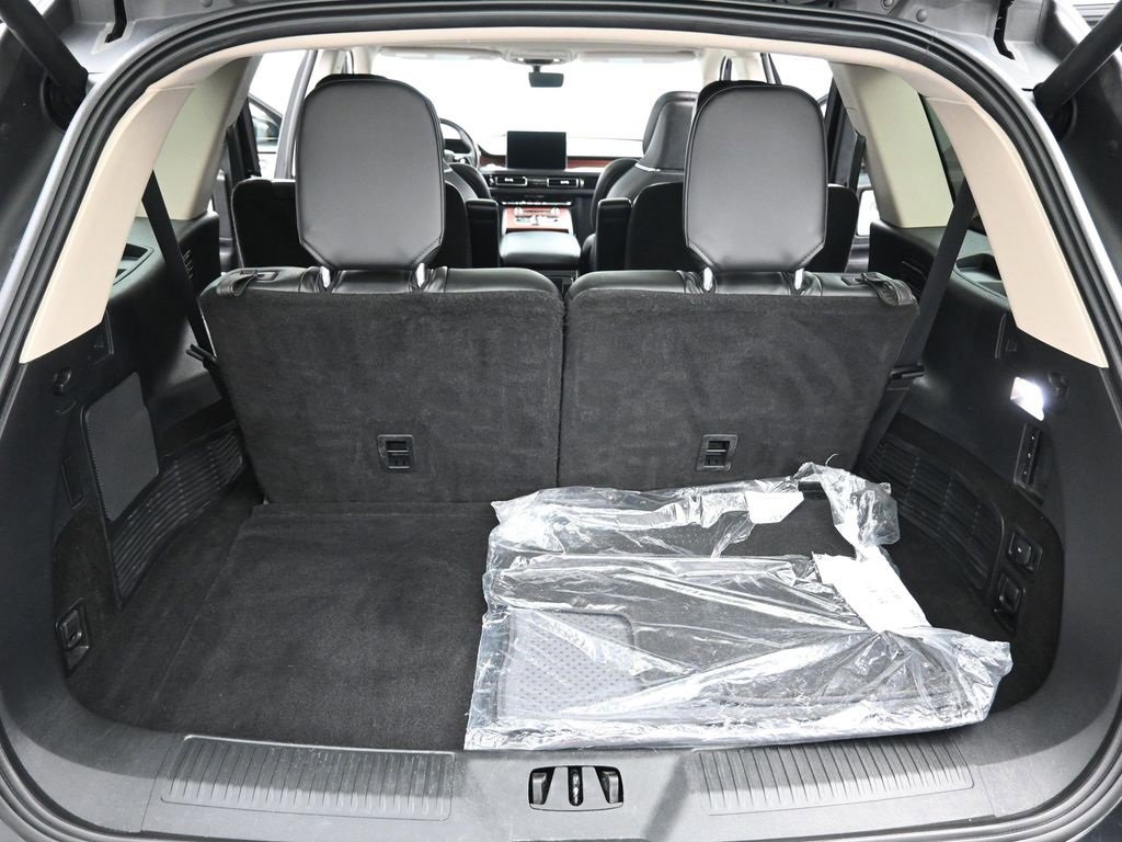 Used 2023 Lincoln Aviator Reserve w/ Equipment Group 201A image 35