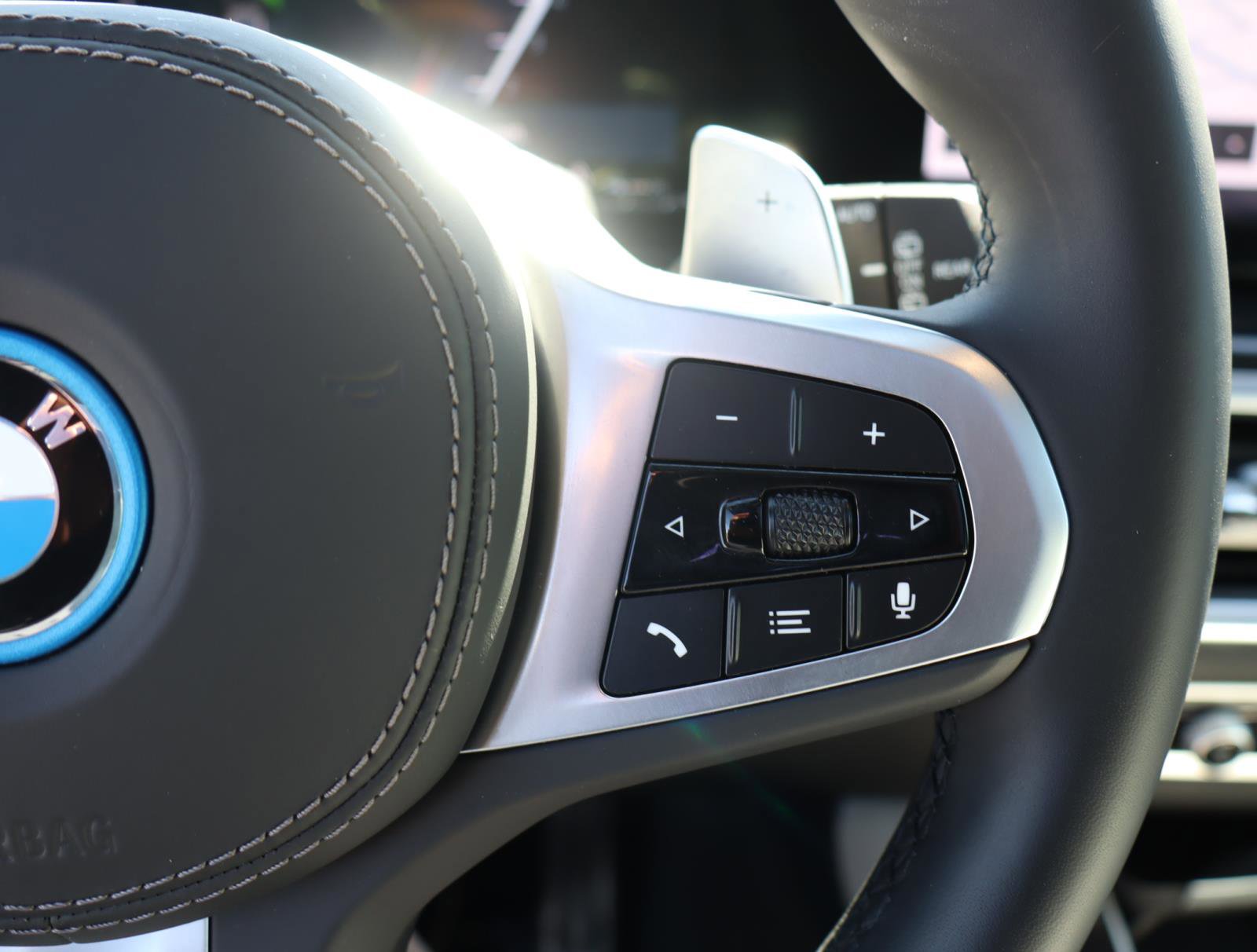 Used 2025 BMW X5 xDrive50e w/ M Sport Package image 21