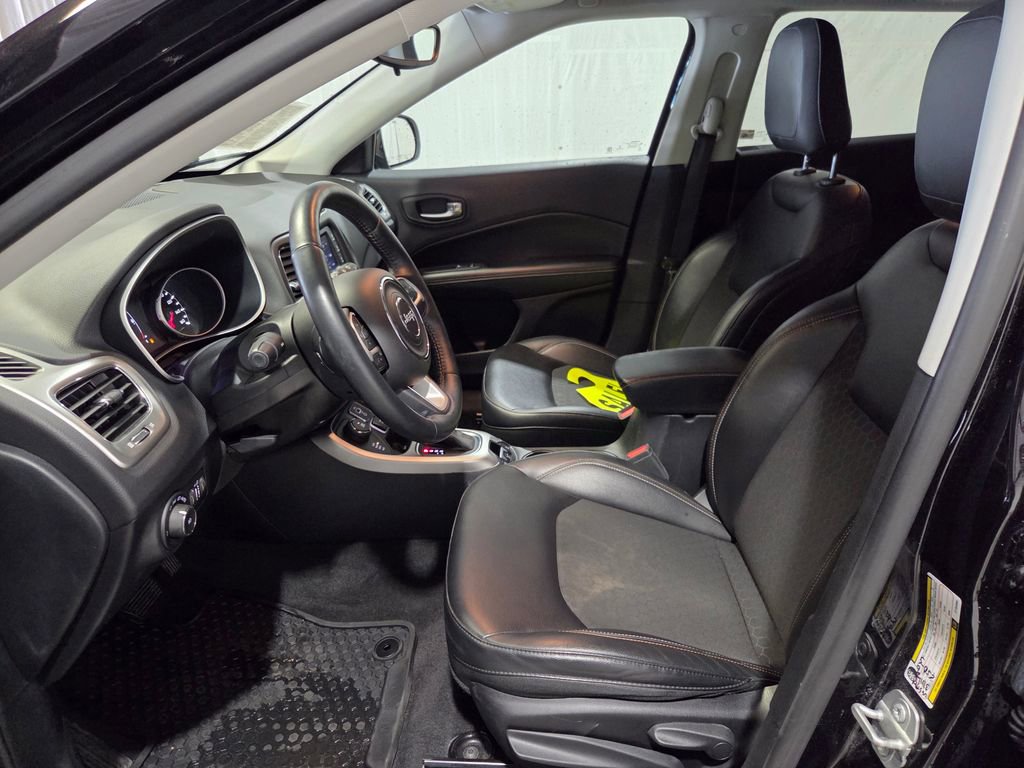 Used 2018 Jeep Compass Latitude w/ Cold Weather Group image 9