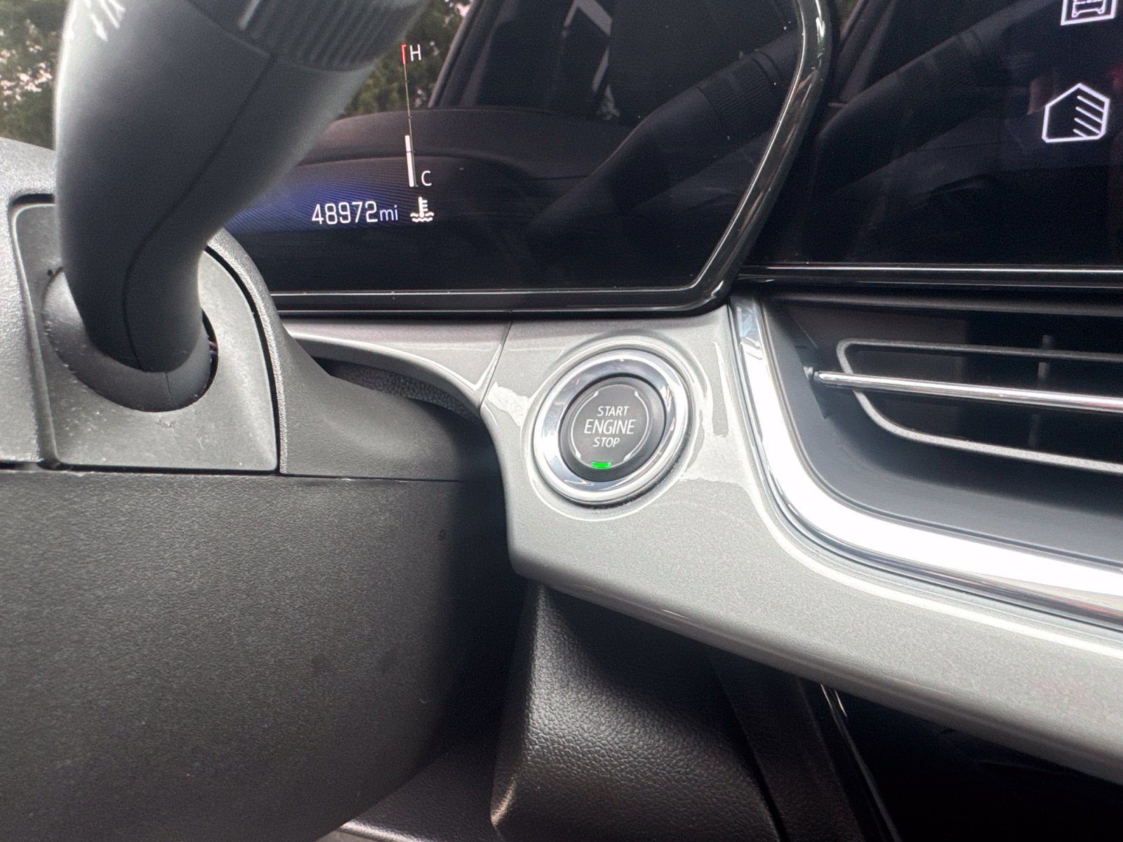 Used 2025 Chevrolet Trax LT FWD image 28