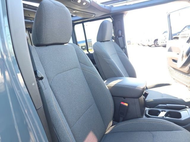 Used 2025 Jeep Wrangler Unlimited Sahara w/ Safety Group AWD/4WD image 39