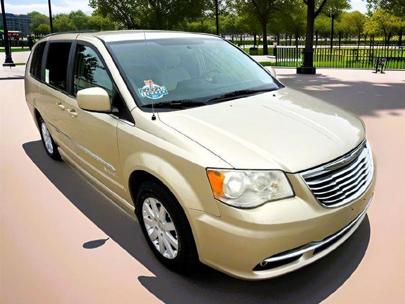 Used 2011 Chrysler Town & Country Touring-L w/ Trailer Tow Group FWD image 1