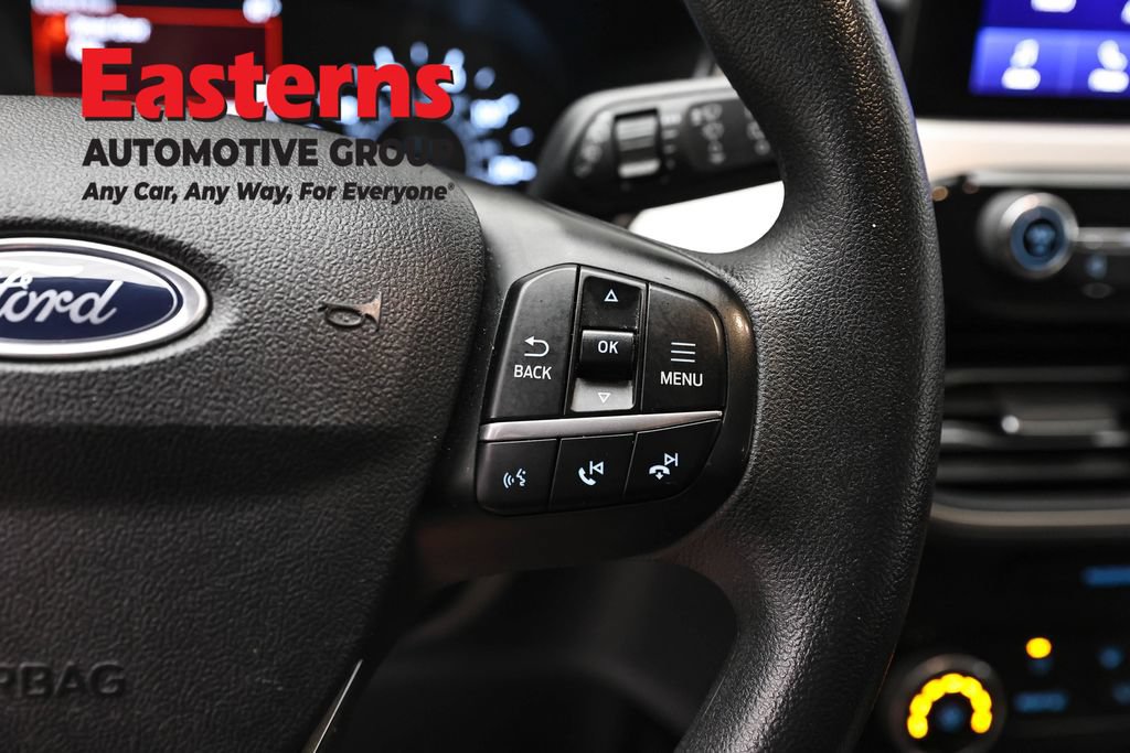 Used 2022 Ford Escape SE FWD image 16