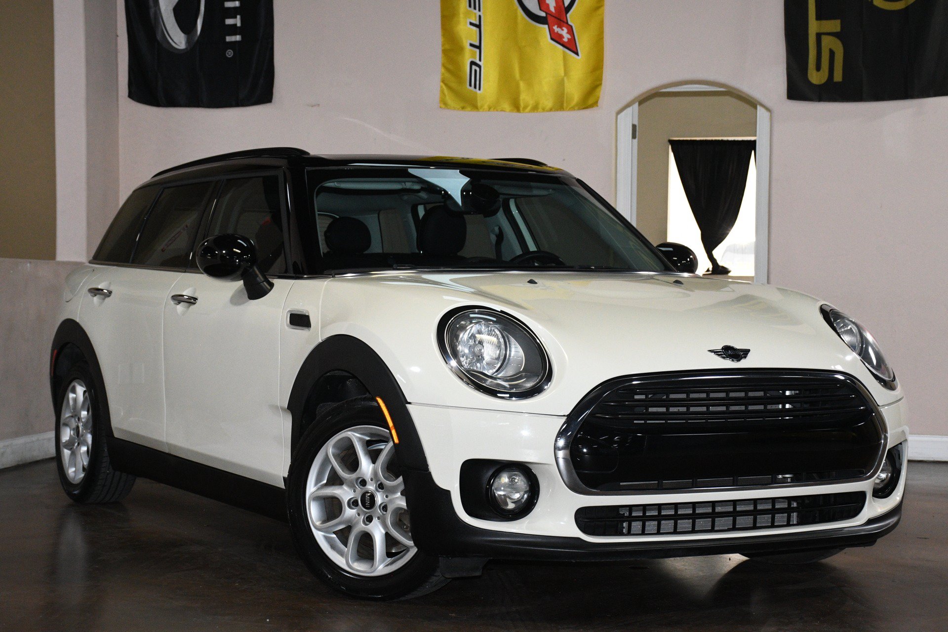 Used 2016 MINI Cooper Clubman FWD image 3