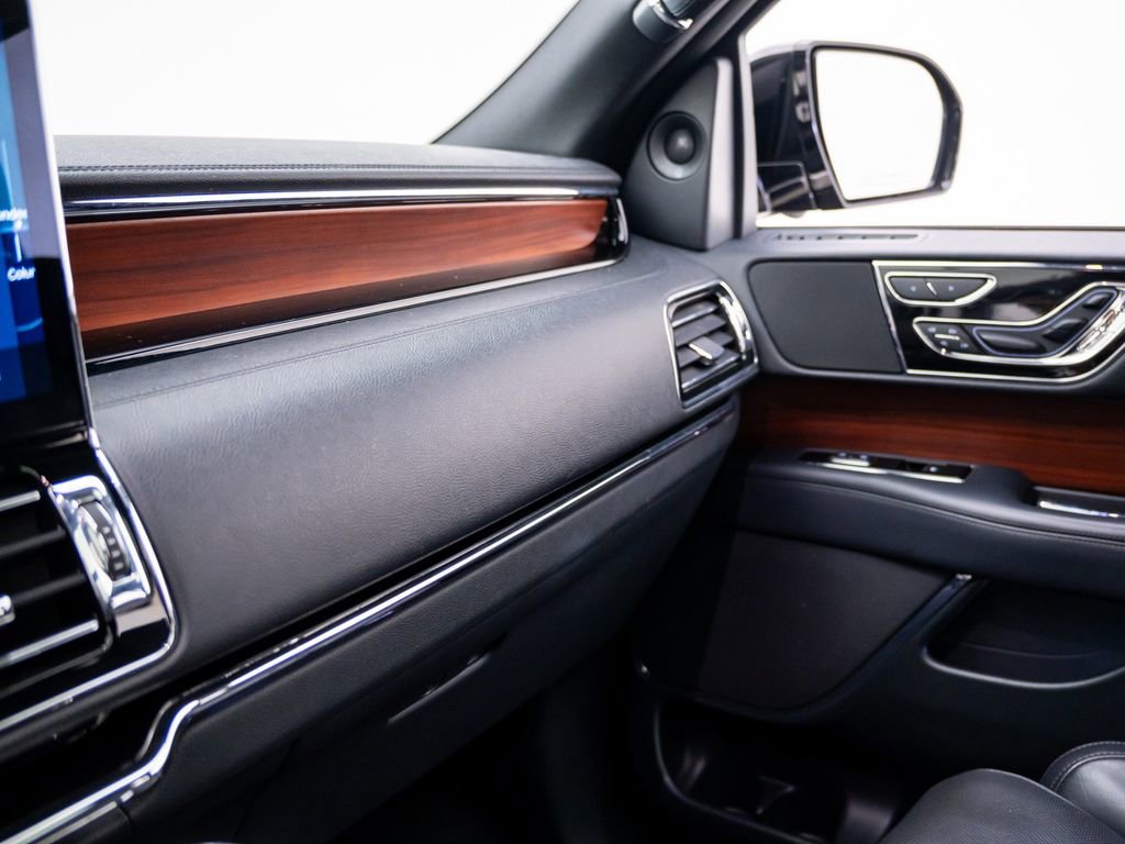 Used 2024 Lincoln Navigator Reserve image 25