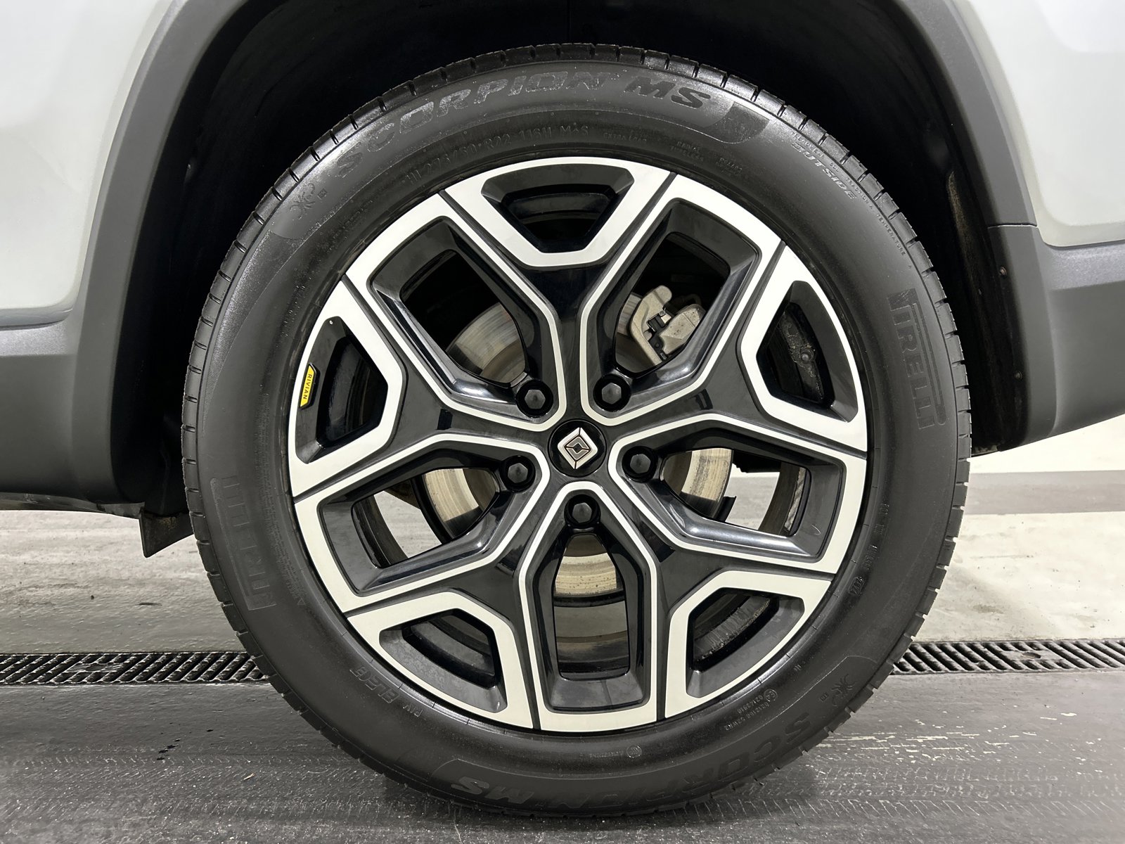 Used 2025 Rivian R1S Adventure AWD/4WD image 10