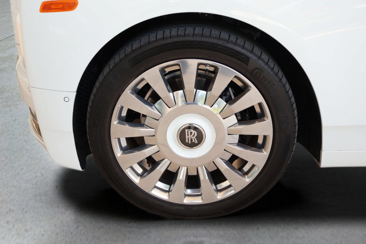 Certified 2023 Rolls-Royce Phantom Extended Wheelbase w/ Leather Finishing Pack RWD image 11