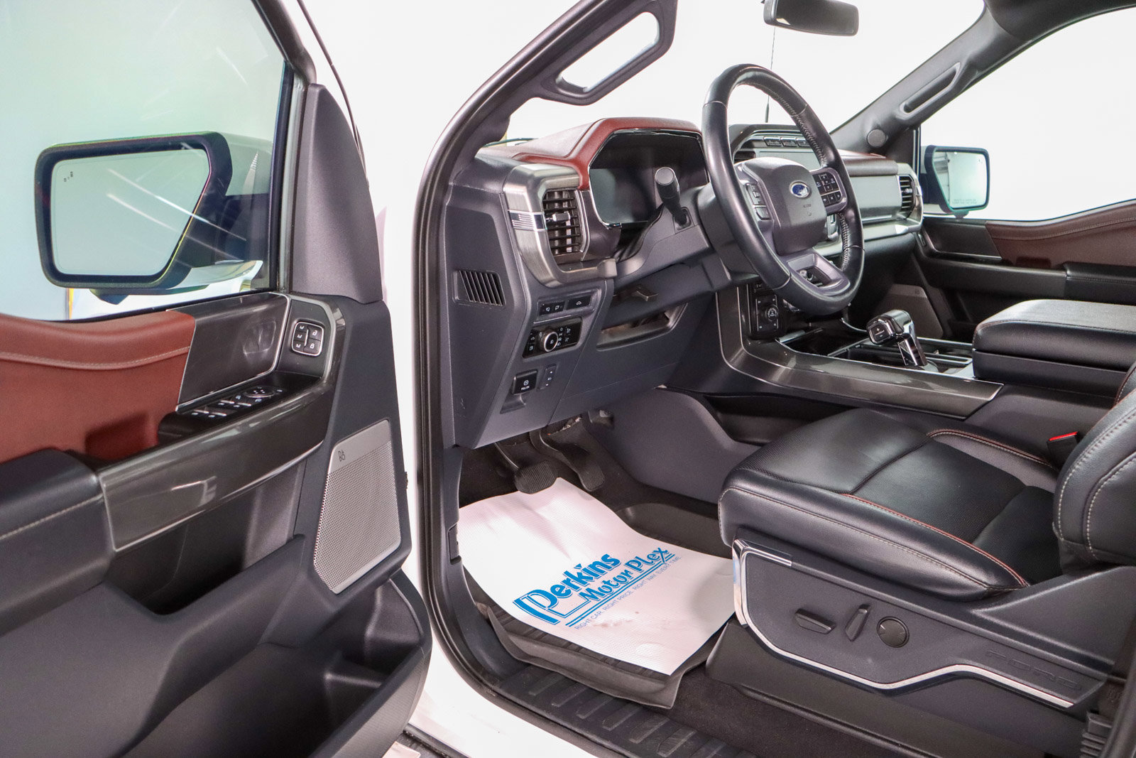 Used 2023 Ford F150 Lariat image 3