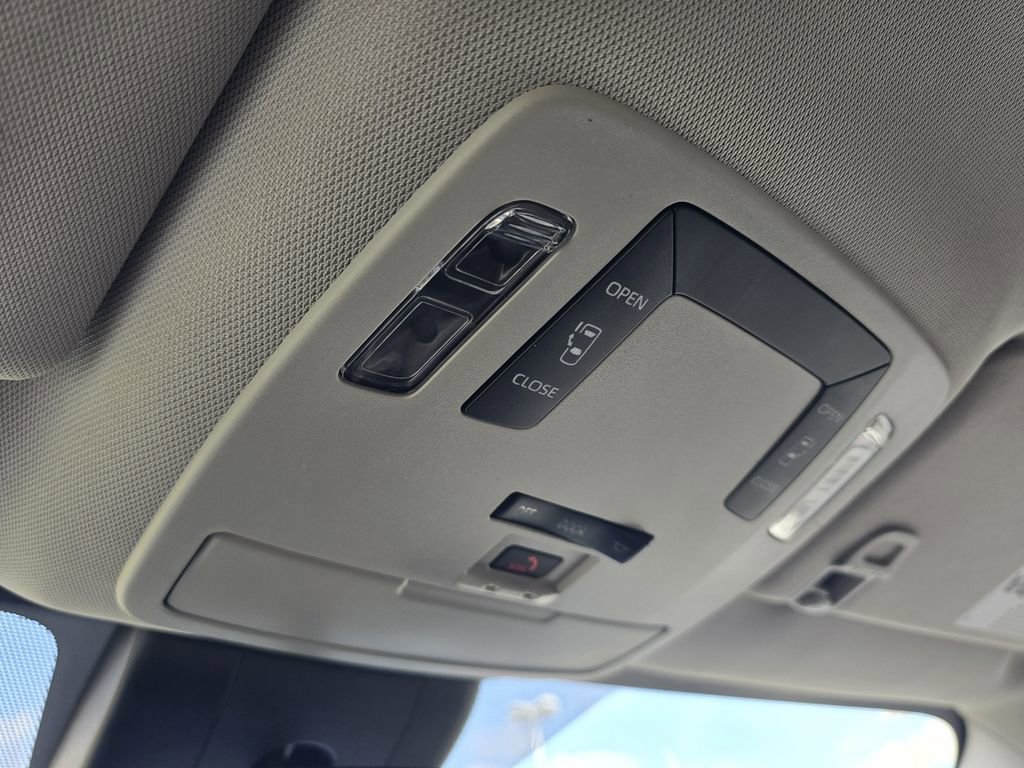 Used 2024 Toyota Sienna LE image 23