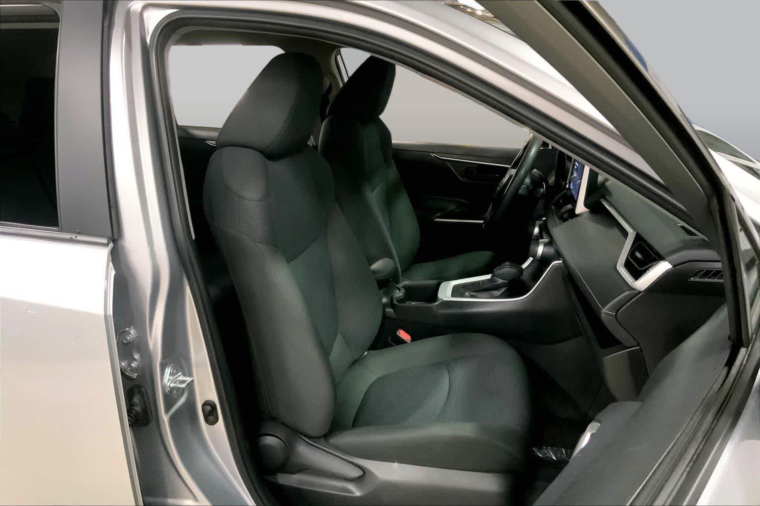 Used 2023 Toyota RAV4 LE AWD/4WD image 9