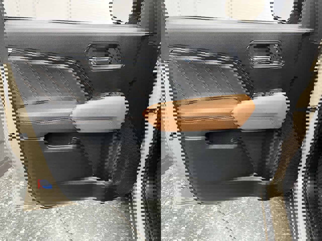 Used 2024 GMC Canyon AT4 w/ Technology Package image 7