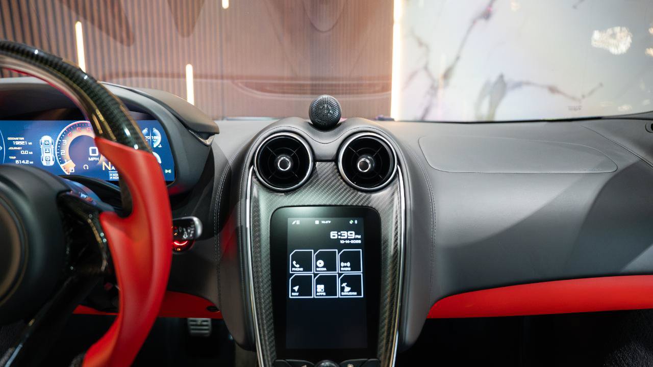 Used 2019 McLaren 600LT RWD image 27
